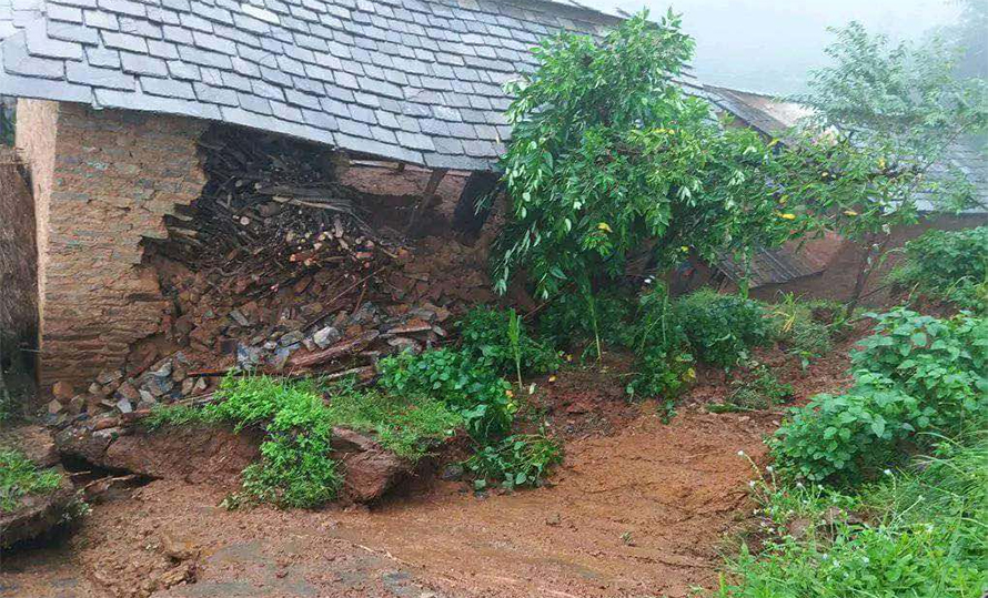 बागलुङमा पहिरोमा परी आठ जनाको मृत्यु, चार घाइते