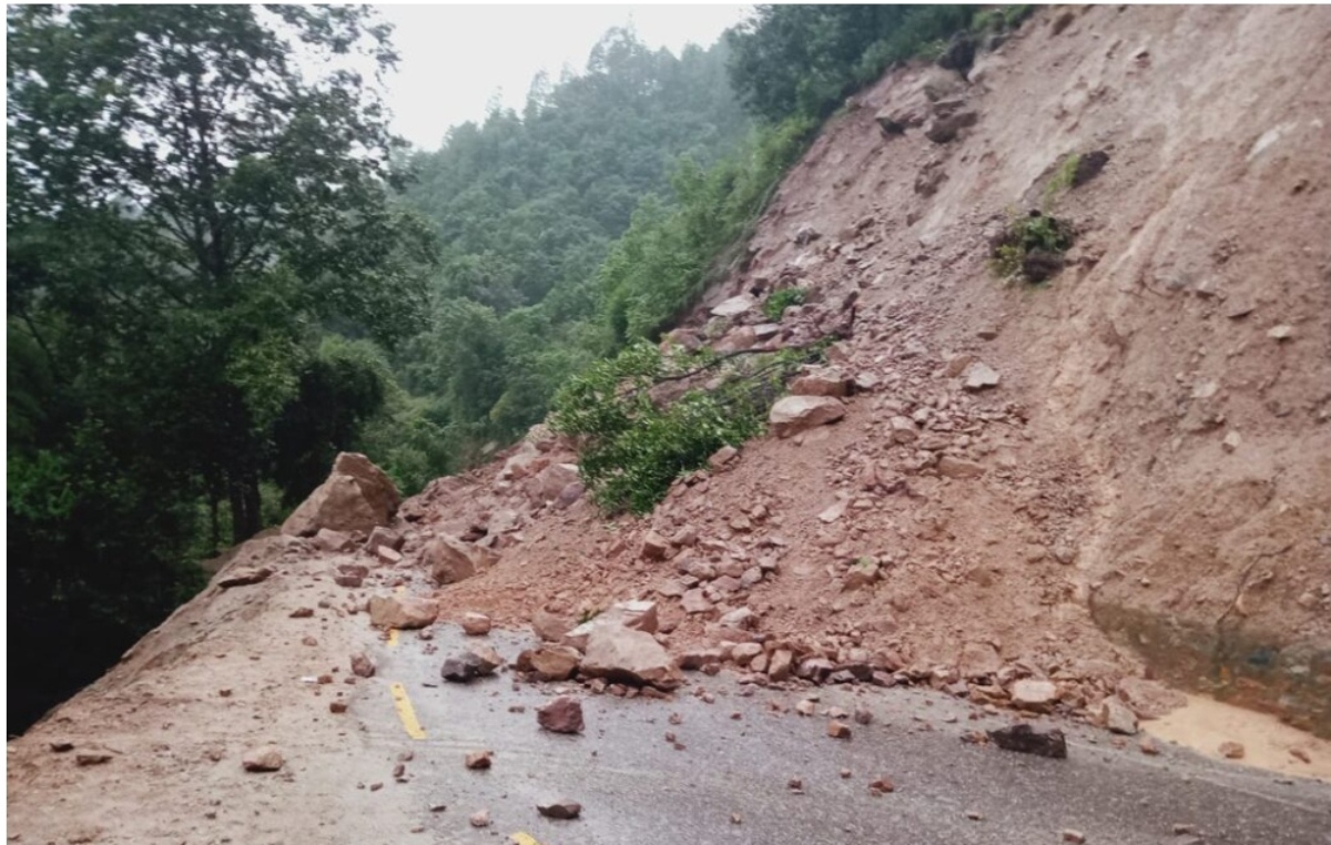 अविरल वर्षाले पहिरो खस्दा कालीगण्डकी करिडोर अवरुद्ध