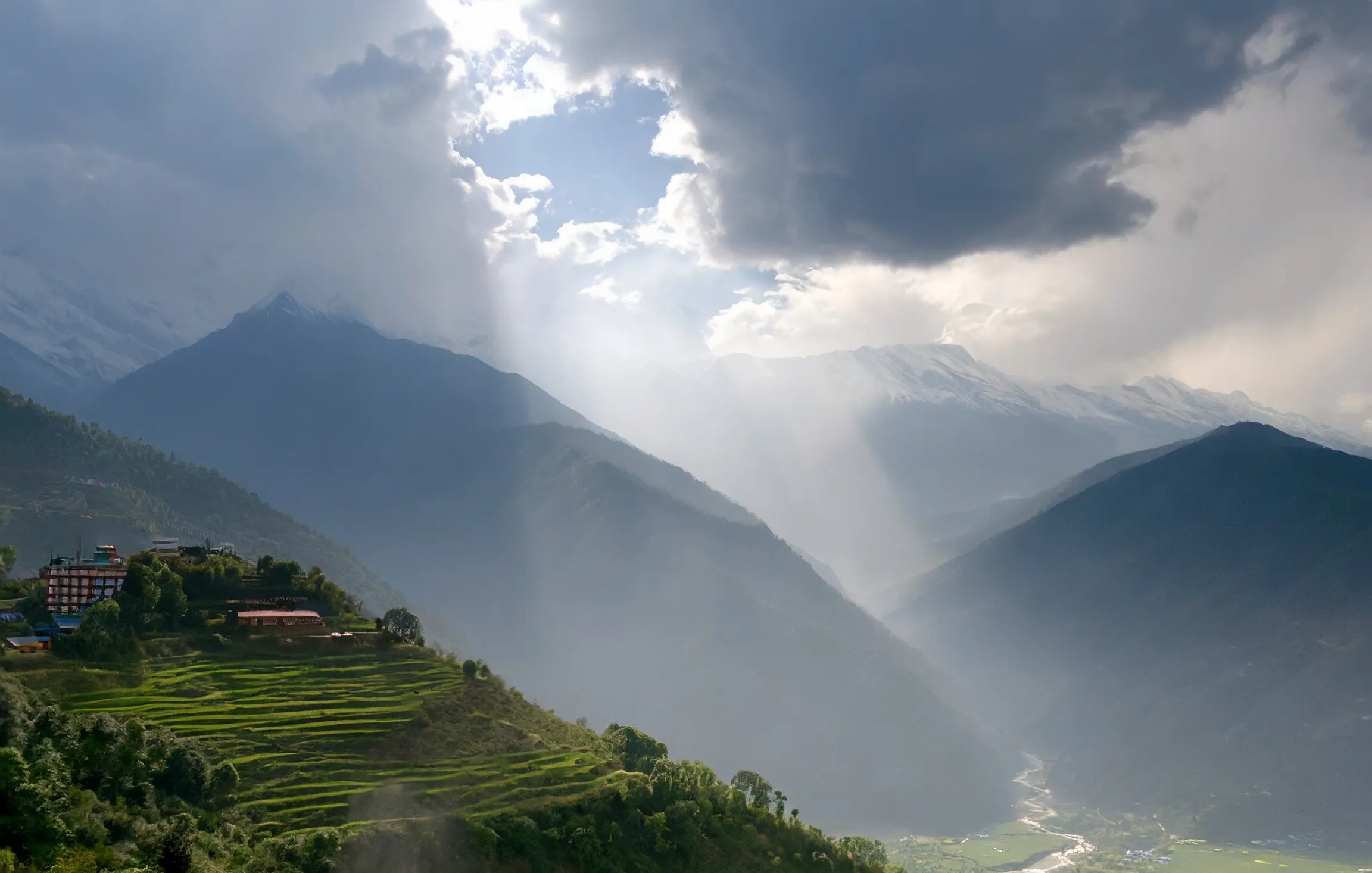 आजको मौसम : पहाडमा हल्का वर्षा र तराईमा हुस्सु