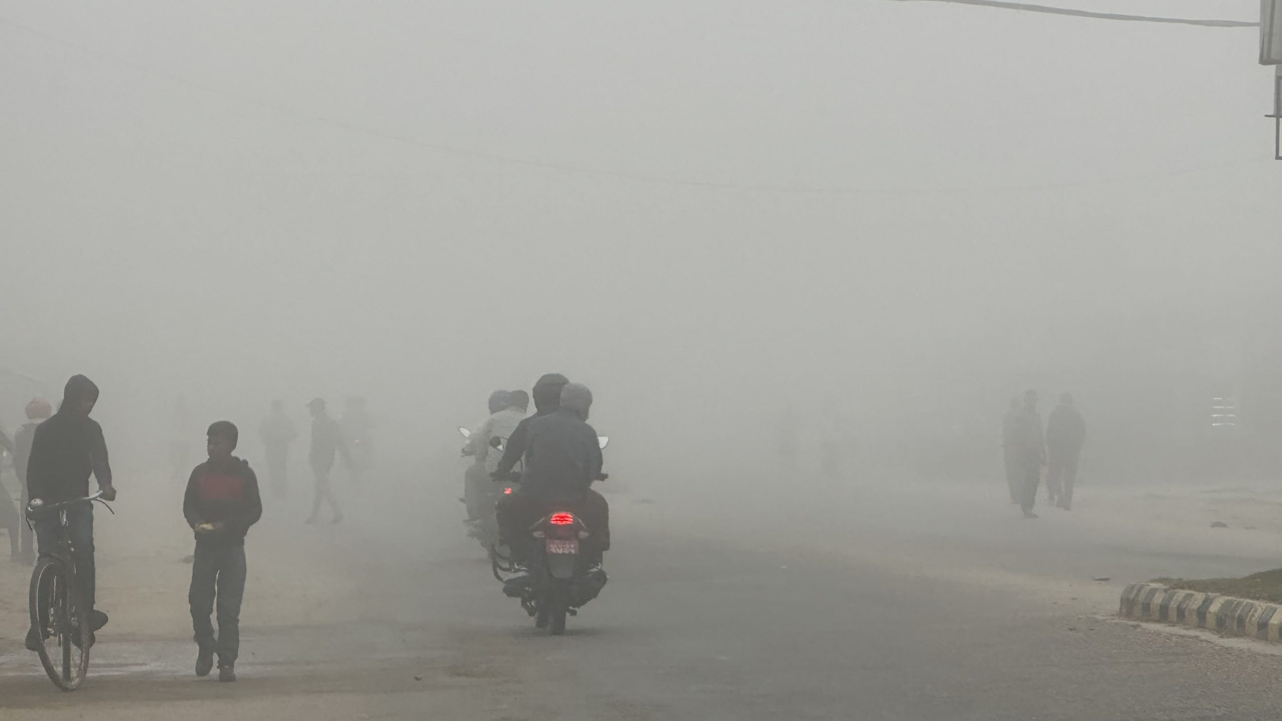 आज तराईका केही भूभागमा हुस्सु र कुहिरो