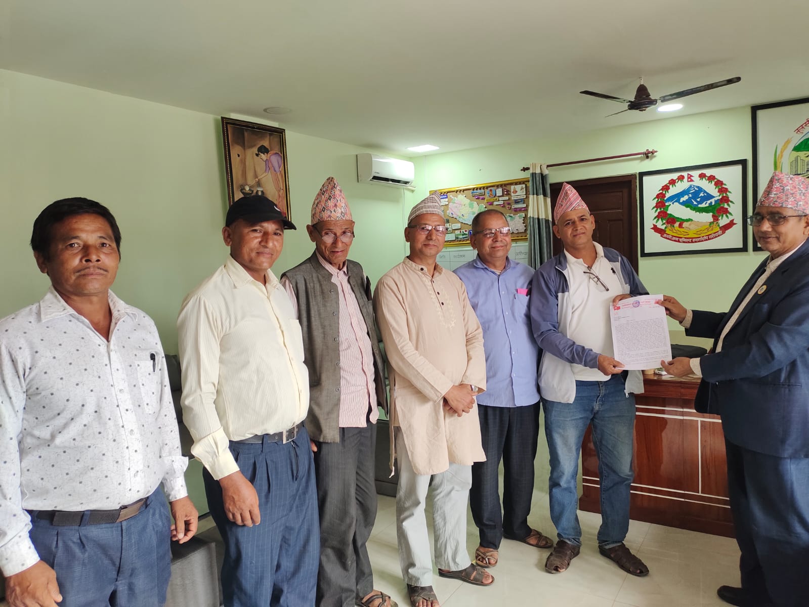 क्रान्तिकारी कम्युनिस्ट पार्टीले तुलसीपुरका नगरप्रमुखलाई ज्ञापनपत्र बुझायो