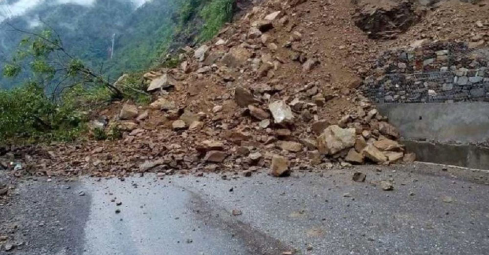 पहिरो जाँदा पृथ्वीराजमार्ग अवरुद्ध