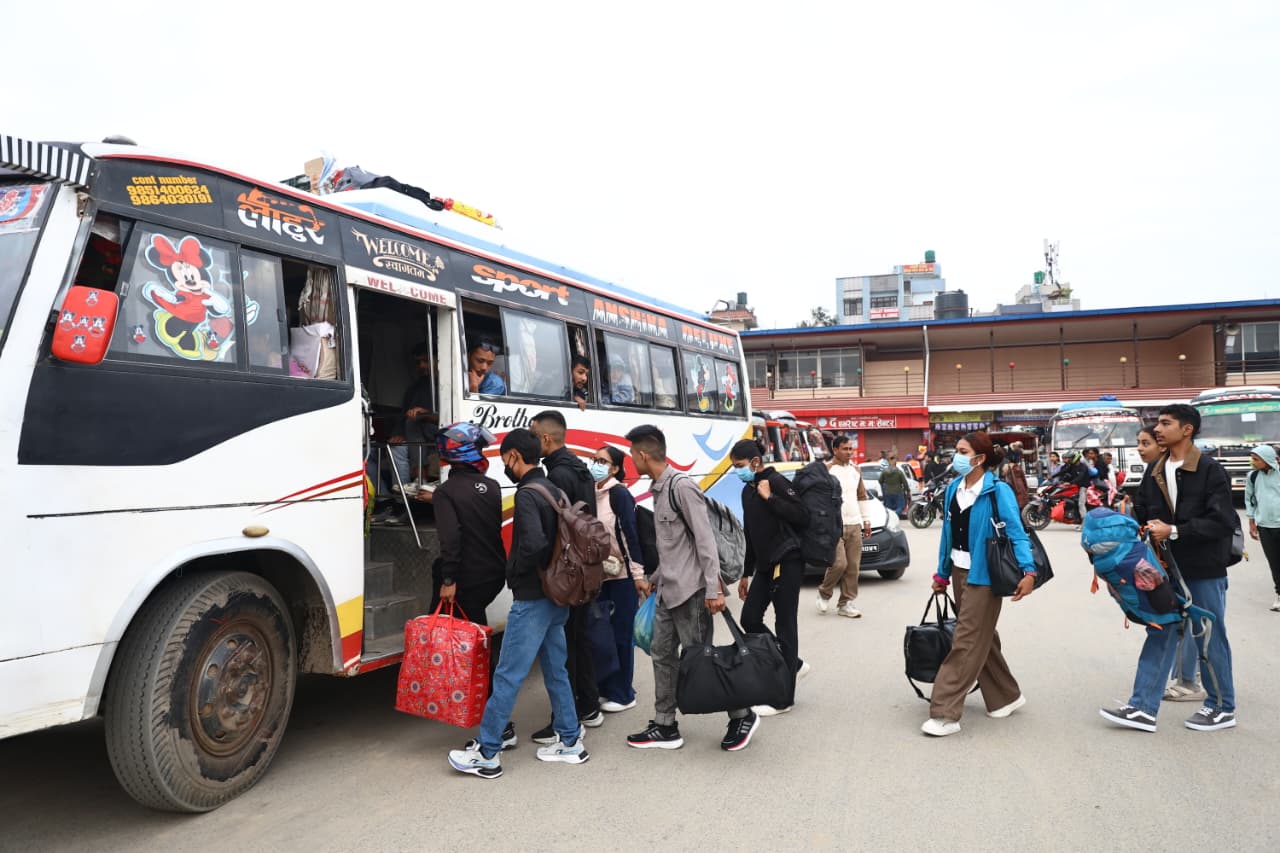 सार्वजनिक सवारी साधनमा आजदेखि रुट परमिट खुला