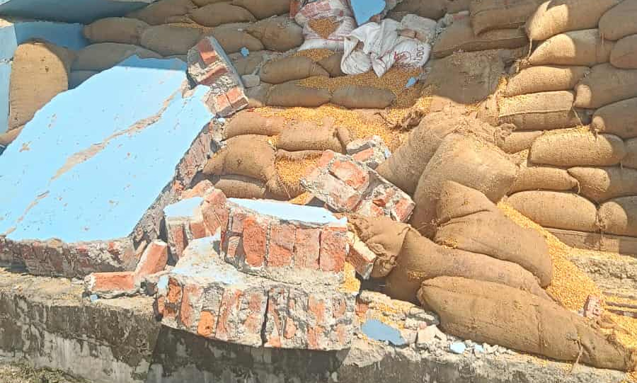 चितवनमा किसान दाना उद्योगको पर्खाल भत्किँदा ३ जनाको मृत्यु, २ घाइते