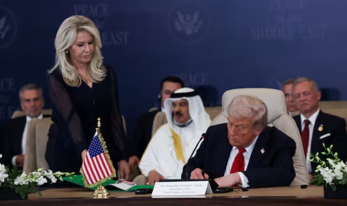 अमेरिकी राष्ट्रपति ट्रम्पद्वारा गाजामा युद्धविराम सम्झौतामा हस्ताक्षर