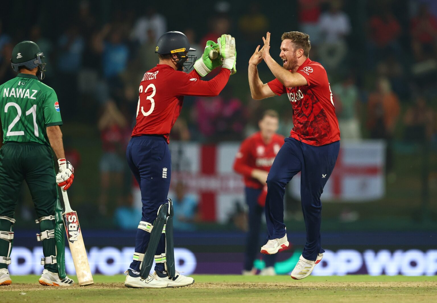 इंग्ल्यान्ड टी-२० विश्वकपको सेमिफाइनलमा