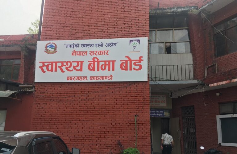 स्वास्थ्य बीमावापत एक लाख रुपैयाँ बराबरको उपचार सेवा यथावत्