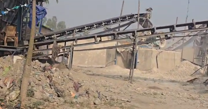 वर्षौँदेखि अवैध रूपले सञ्चालित सर्लाहीको एक क्रसर उद्योग बन्द