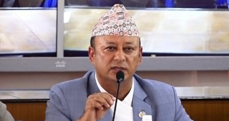 कांग्रेस नेता दीपक खड्का पनि पक्राउ