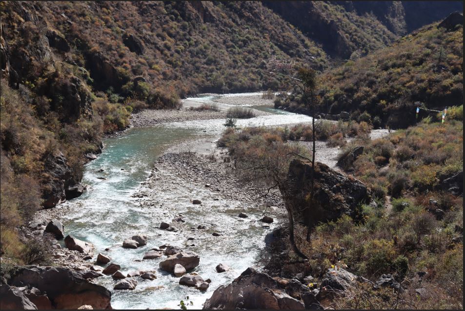 नदी किनारमा खेलिरहेका दुई बालबालिका बेपत्ता