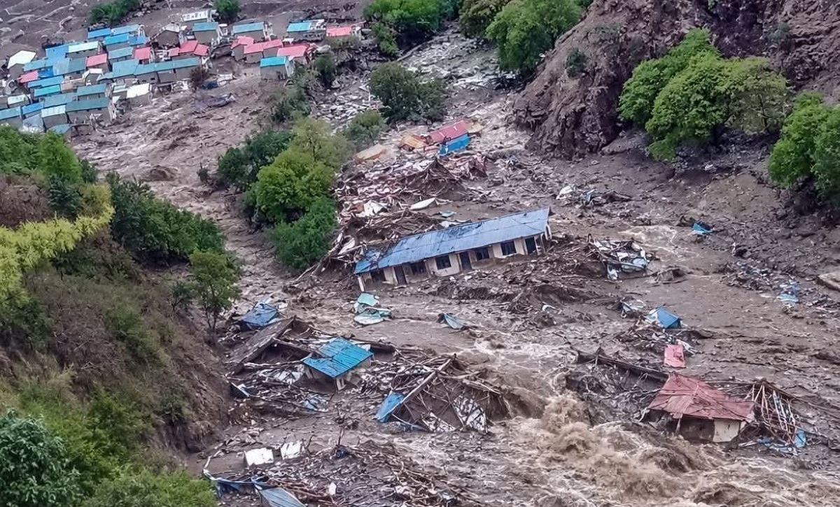 पहिरोले हुम्लाको नेप्का गाउँमा रहेकाे विद्यालय भवन बगायो