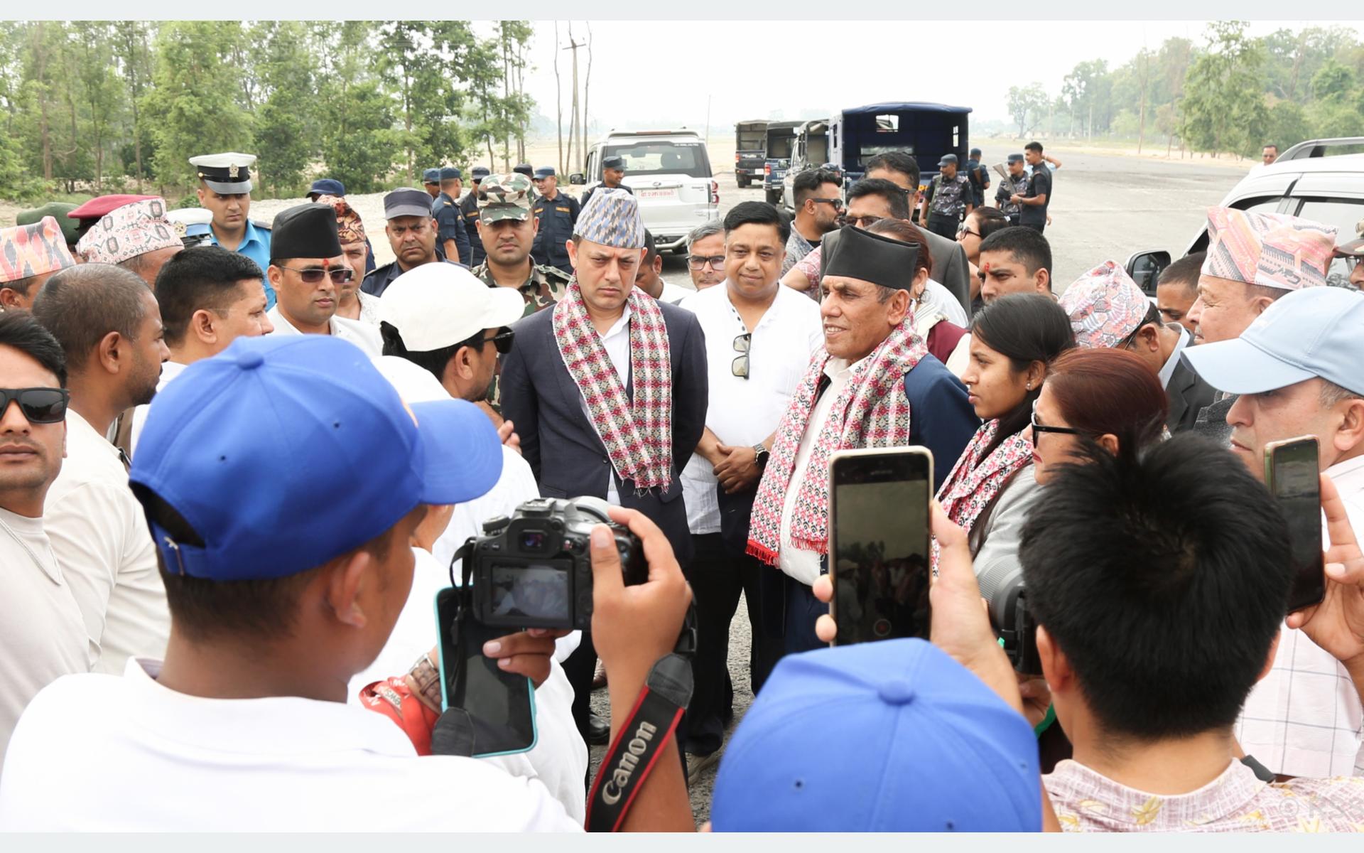 सभामुख र राष्ट्रियसभा अध्यक्षले गरे दोधरा–चाँदनीमा प्रस्तावित सुक्खा बन्दरगाह क्षेत्रको अवलोकन