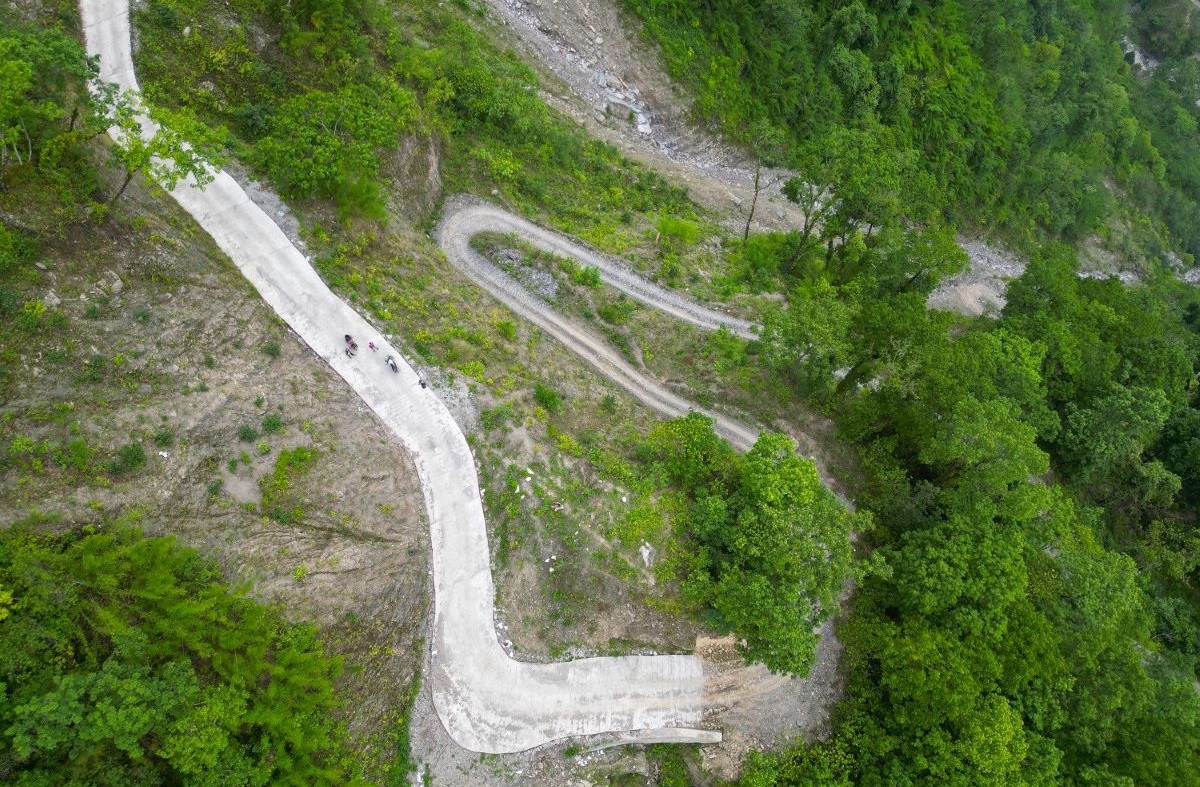 ठेक्का सम्झौता भएको पाँच वर्षपछि सडक स्तरोन्नति